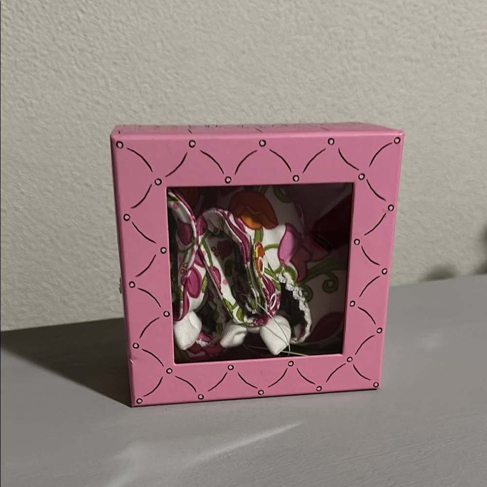 Vera Bradley Mary Jane baby shoes, “Lilli Bell" design sized for 0-6 months. - Picture 3 of 7